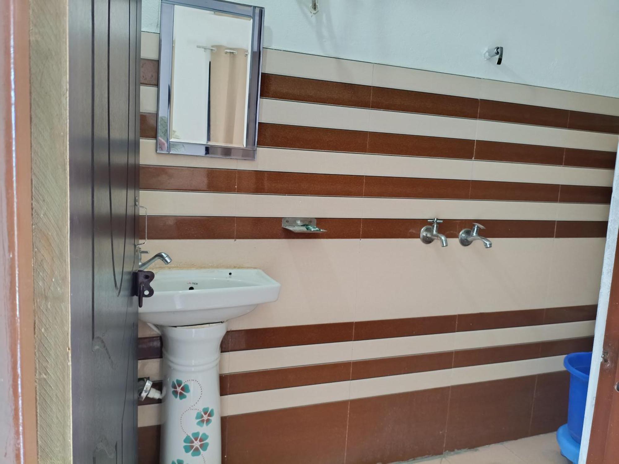 Mayur Homestay Ukhimath Buitenkant foto